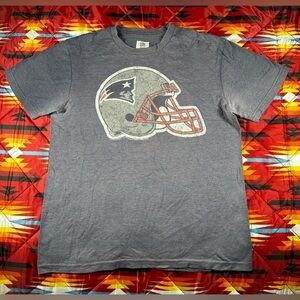 NFL Team Apparel Men's Medium New England Patriots T Shirt Helmet Football Gray